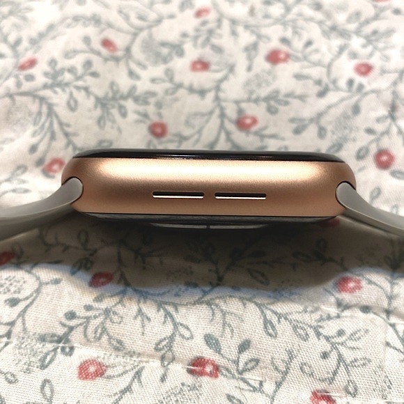 Apple Watch Series 4 Rose Gold 44mm - Picture 5 of 8